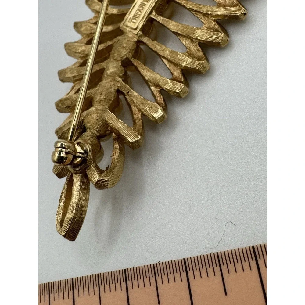 Trifari Vintage Gold‎ Tone Faux Pearl Leaf Brooch Textured Fern Pin Designer